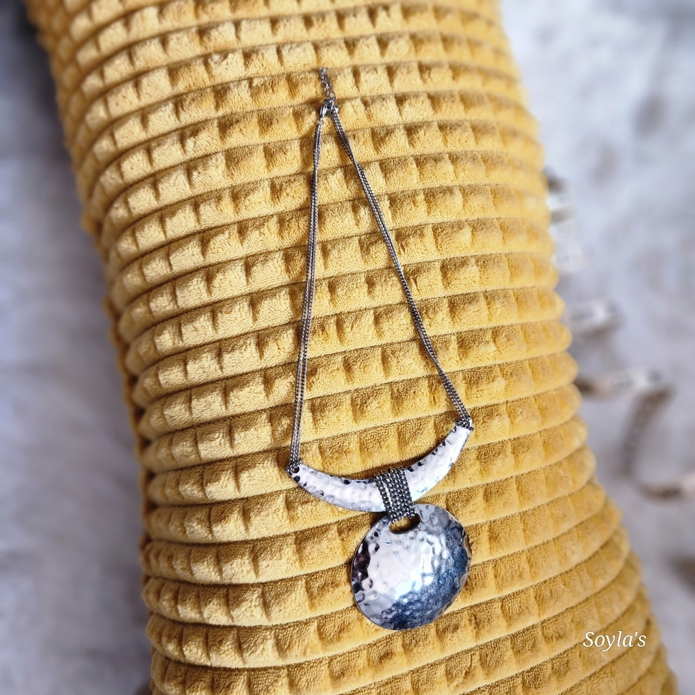 Statement Shocker Necklace - Picture 4 of 4
